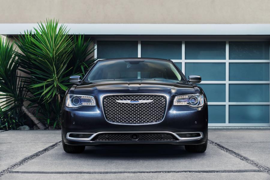  Chrysler 300C Platinum 2015 года  (фото 47 из 47)